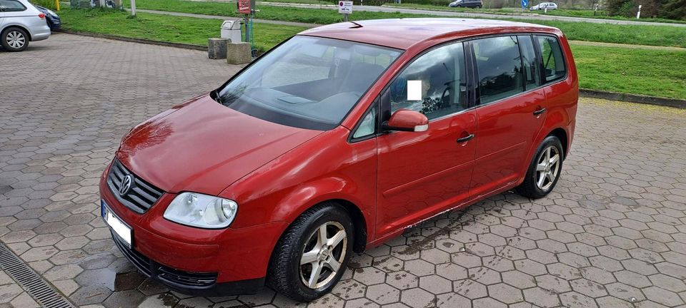 VW Touran mit 7 Sitzplätzen! in Elmshorn