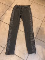 H&M Jeans Gr 152 mit seitlichen Glitzersteinen Schleswig-Holstein - Ellerau  Vorschau