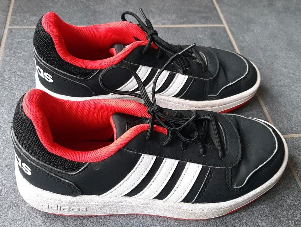 Adidas Turnschuhe Gr. 35 * Hallen Schuhe schwarz in Bayern - Dießen |  Gebrauchte Kinderschuhe Größe 35 kaufen | eBay Kleinanzeigen ist jetzt  Kleinanzeigen