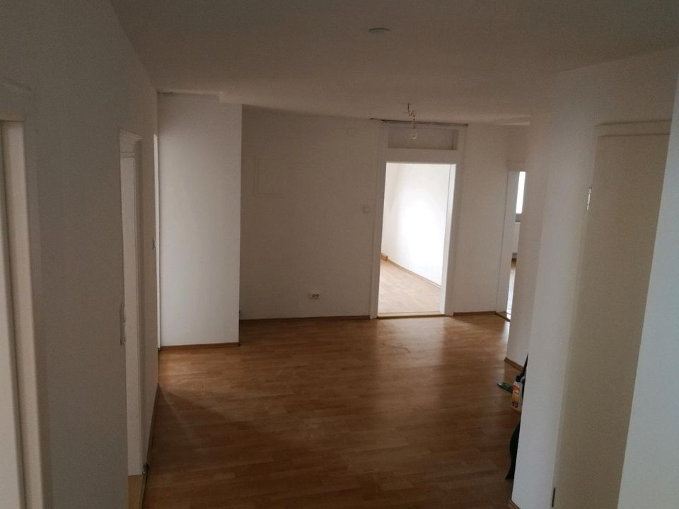 Schöne 4 Zimmer Wohnung mitten in Rehau in Rehau