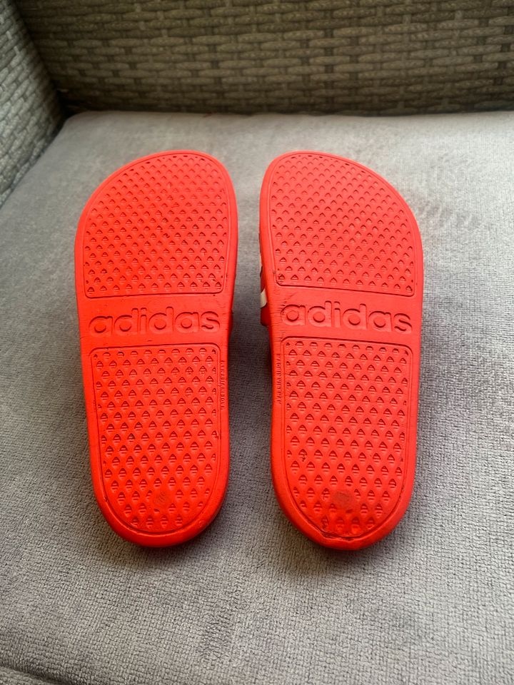 Adidas Badeschuhe Rot Gr.40 in Hannover