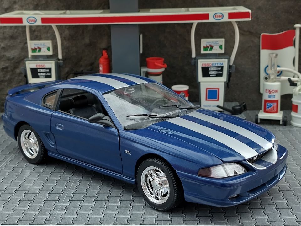 Ford Mustang GT Coupe Blau Weiß 1994 1:18 sehr RAR !!! in Bruchköbel