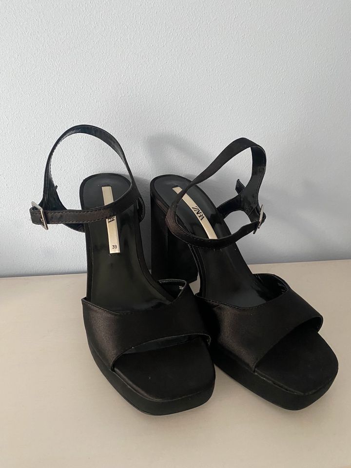 Zara Plateau High Heels, Schwarz, Größe 39 in Stuttgart