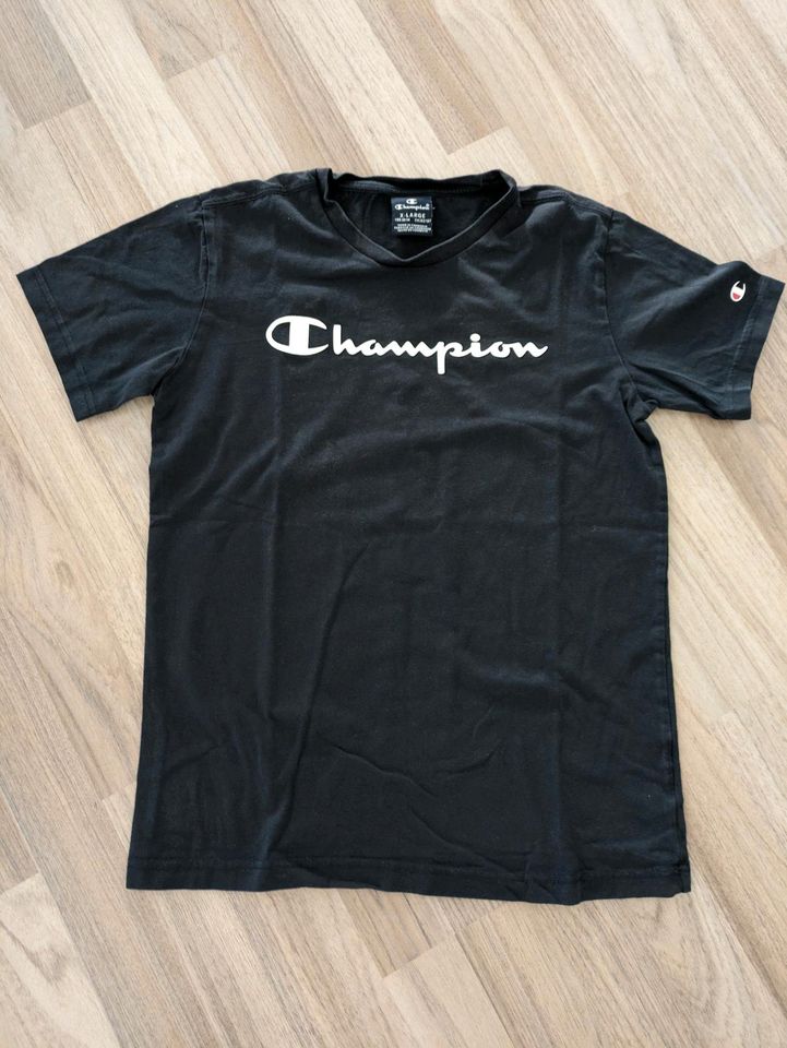 Champion T-Shirt 164 (XL) in Buchdorf