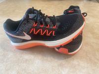Nike Zoom Vomero 10 gr 40 Original top Zustand Berlin - Friedrichsfelde Vorschau