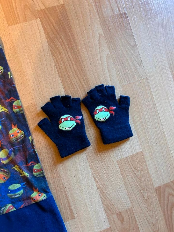Loop Schal Handschuhe von Turtles in Dortmund