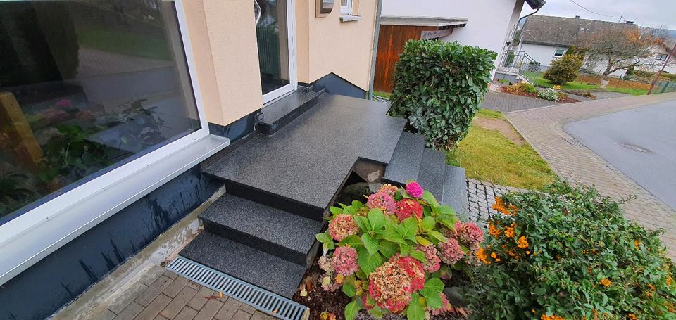 Treppe aus Naturstein Granit Marmor Basalt Sandstein Steinmetz in Halsenbach