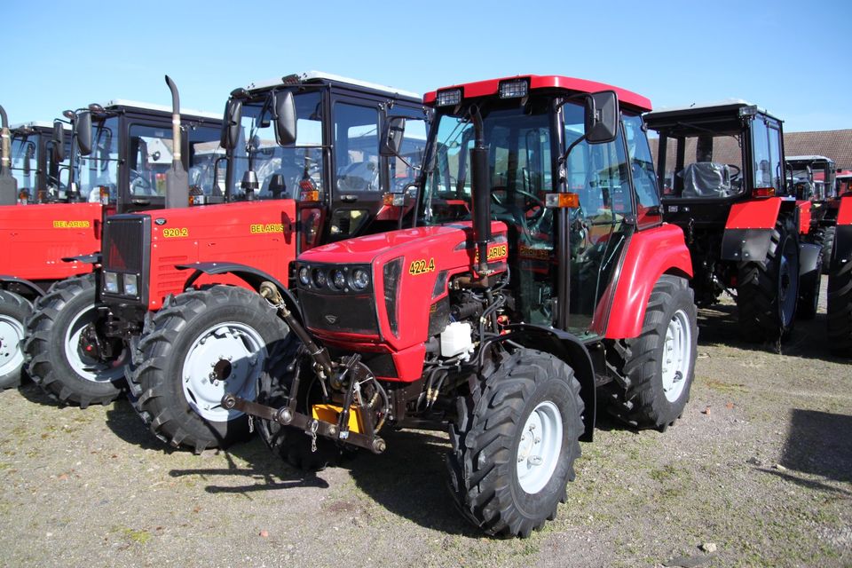 MTS 422.4 Allrad 49 PS Belarus Traktor in Mittenaar