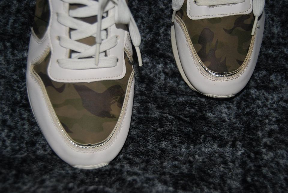 Sneaker , GR. 40 , Camouflage , Silber , Weiß in Aschaffenburg