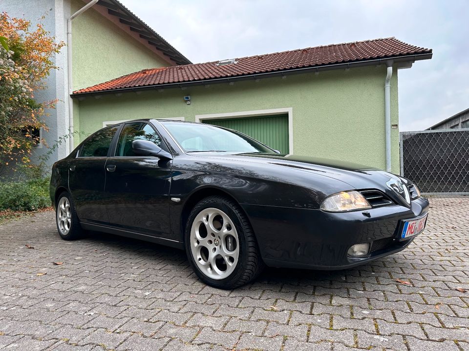 Alfa Romeo 166 3.0 v6 Distinctive schwarz HU NEU in Waldkraiburg