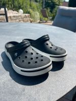 Crocs unisex Schwarz Weiß NP 55€ M7/W9 Gummischuhe gartenschuhe Bayern - Chieming Vorschau