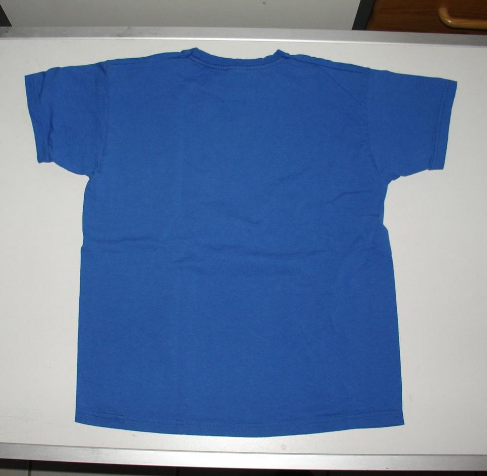 2 T-Shirts Gr. 134/140, Fruit of the Loom + YFK, blau und schwarz in Ortenberg