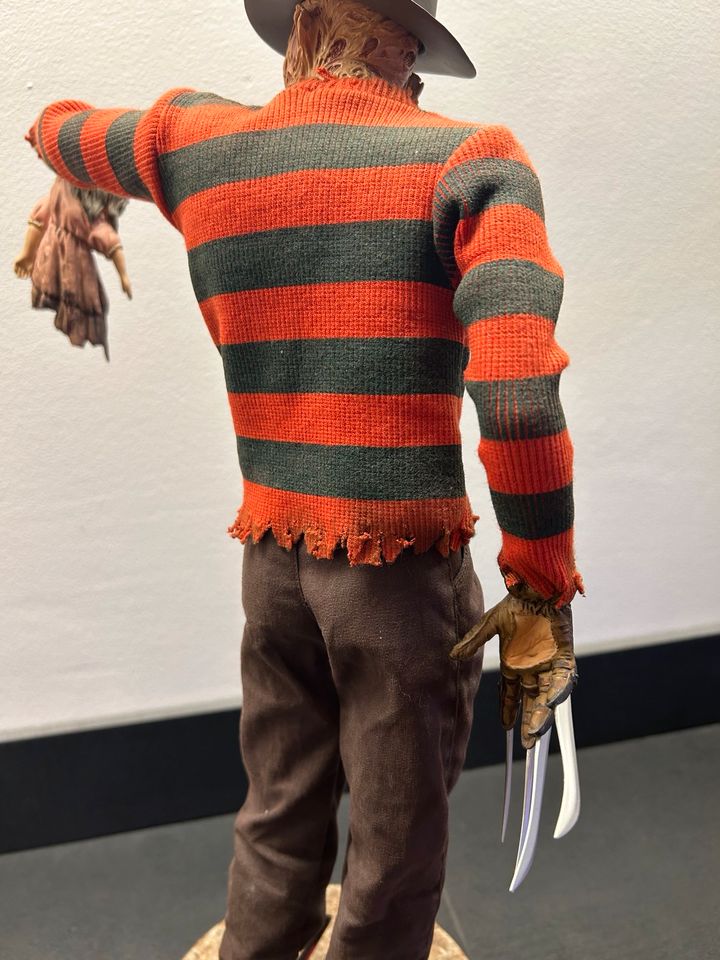 Sideshow Freddy Krueger Premium Formal in Oberhausen