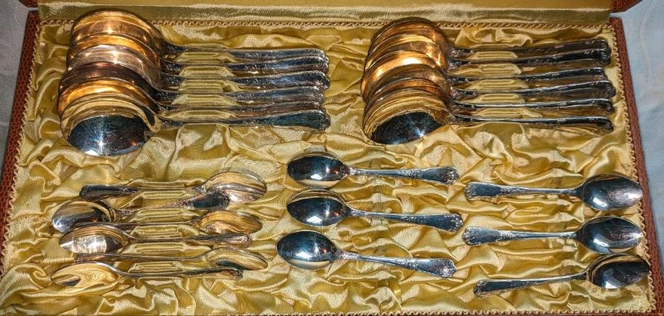 Besteckset von Sheffield Cutlery, 90%ige Versilberung in Nahe