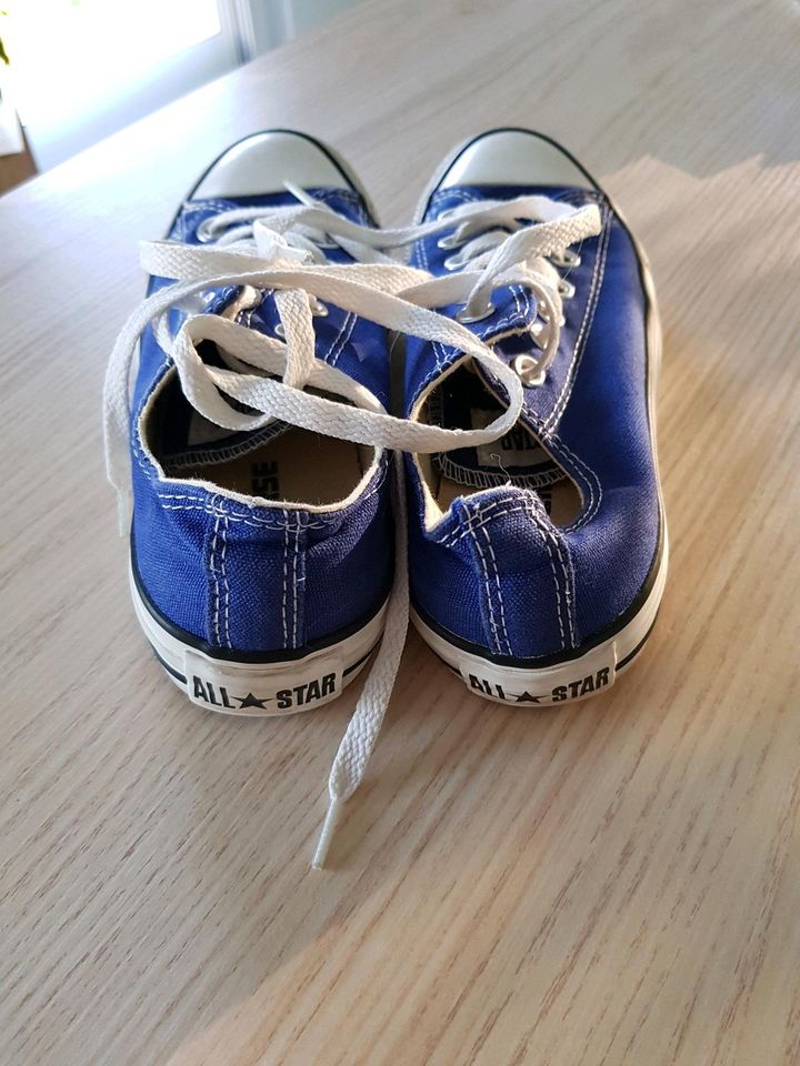 Chucks Converse Sneaker in blau in Ustersbach