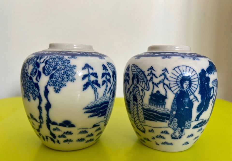 2 japanische Vasen (Set). Hand Painted Nippon in Berlin