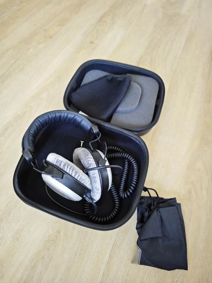 beyerdynamic DT 880 PRO Studio-Kopfhörer für Mixing und Mastering in Korschenbroich