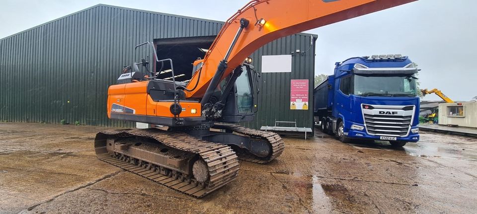 Doosan DX225 LC Kettenbagger / Bj. 2021 - nur 1.200 Stunden! in Weener