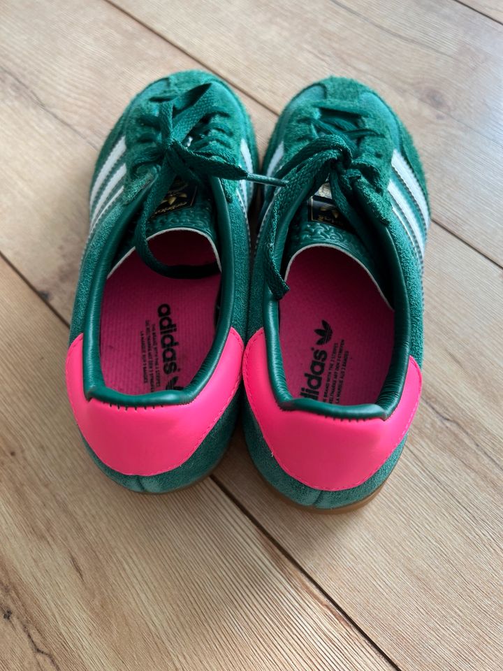 Adidas Gazelle Grün Pink Neu Größe 36 collegiate green in Remseck am Neckar