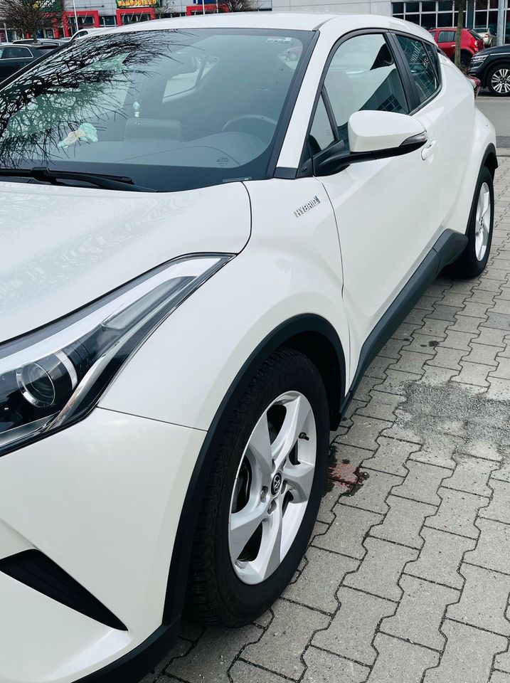 Toyota C-HR Hybrid Top Zustand in Berlin