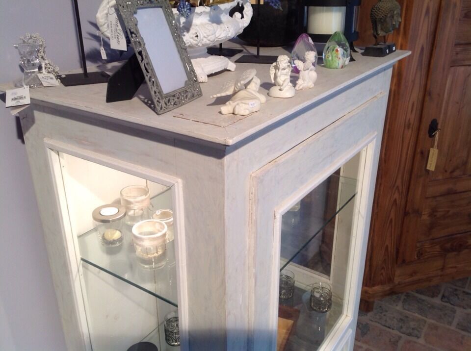 Antike Vitrine in Vintage Shabby Chic Kreidefarben - elektrisch in Hattenhofen