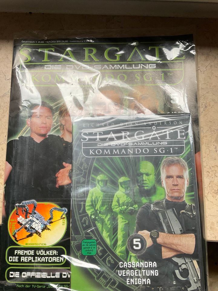 Stargate Kommando SG 1 , 8 DVD's mit Sammlerheft in Bochum