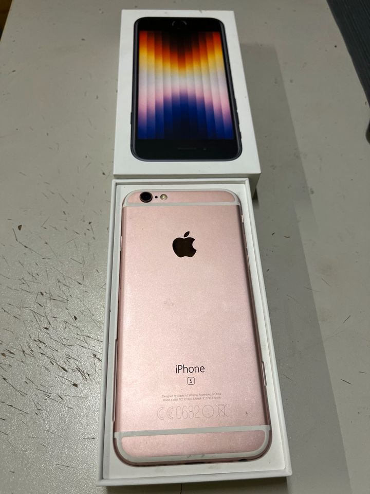 iPhone S Rosé in Ahorn