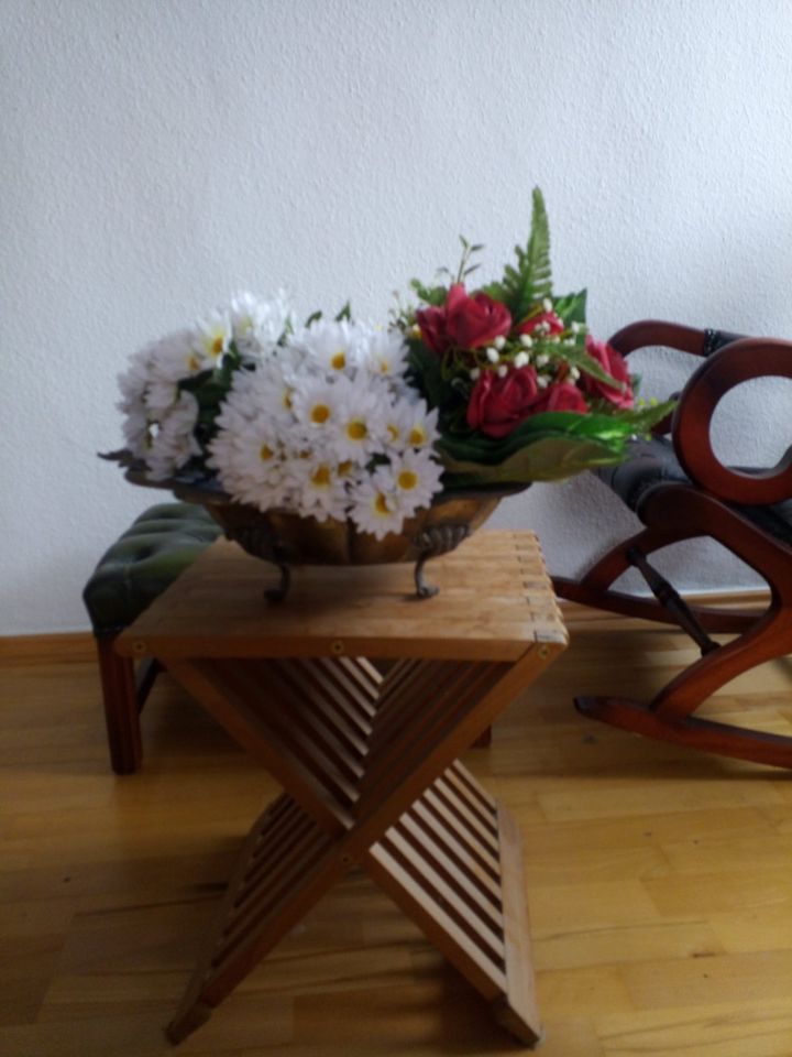 Metall Schale Vase mit Kunstblumen in Barsinghausen