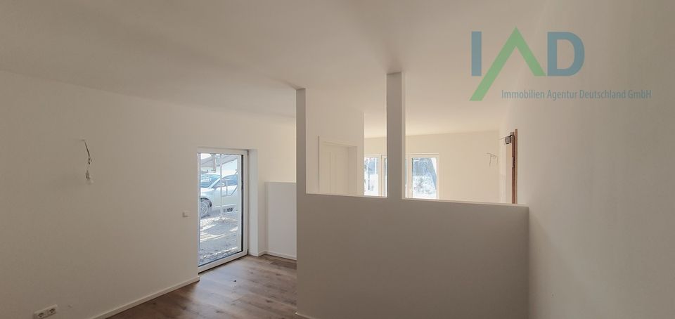 Exklusive, kernsanierte und helle 2 Zimmer Single Wohnung in repräsentativem Anwesen mit großem Garten in Solms