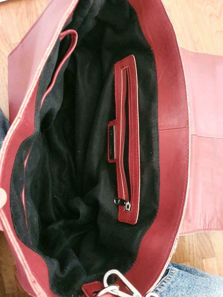 Feynsinn Handtasche Schultertasche bordeaux burgundy TOP in Aschheim