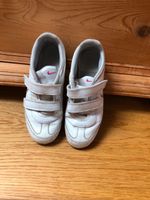 ** NIKE Kindersportschuh mit Klett Gr. 32 Niedersachsen - Bienenbüttel Vorschau