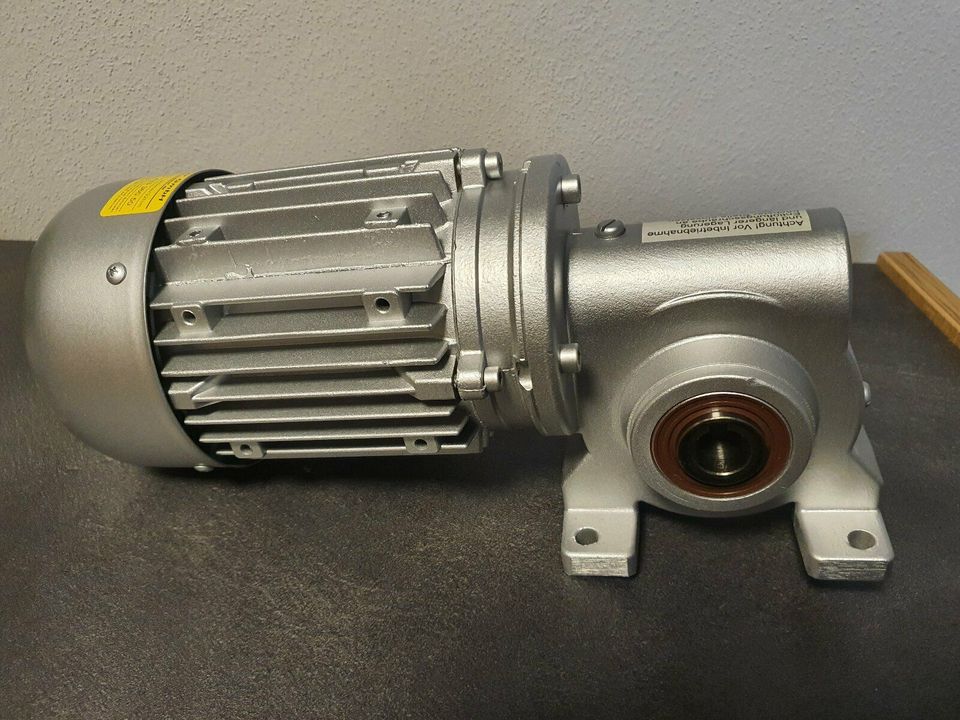 Schneckengetriebemotor RH 180 Watt 230/400V 50Hz NEU in Schönberg