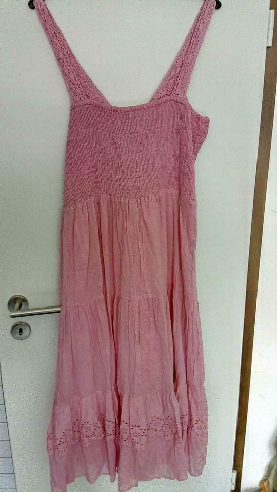 Neues ungetragenes Kleid in Pink oben gesmokt unten mit Spitze in Witten