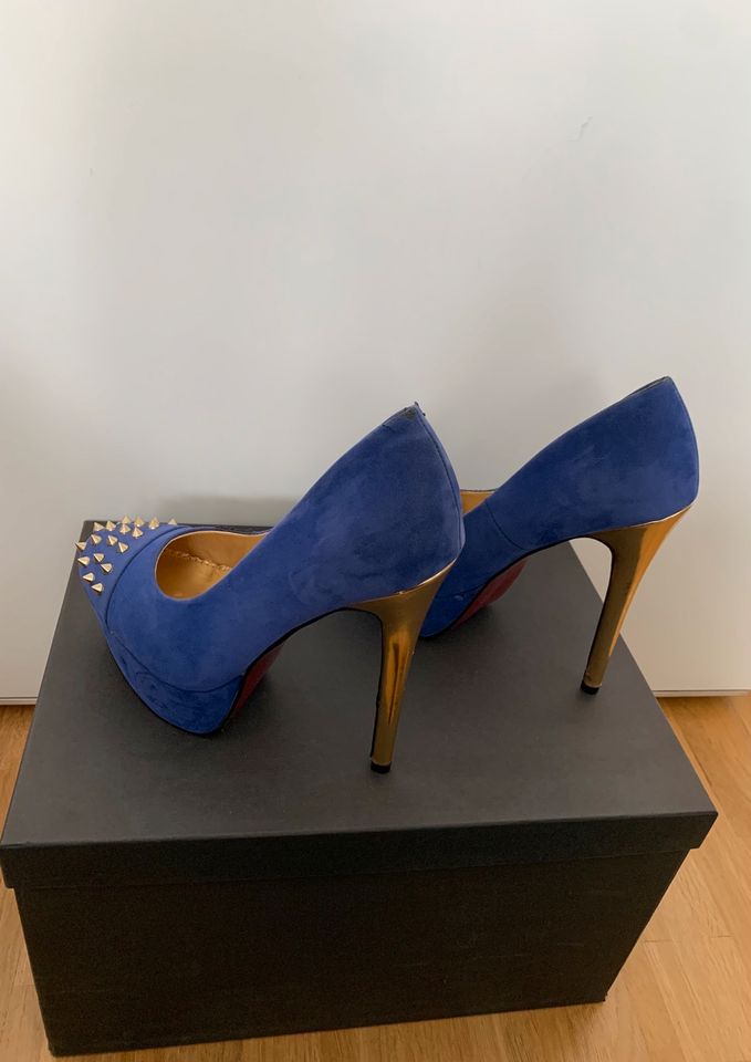 Blaue High Heels mit Spikes von Belle Women in Berlin