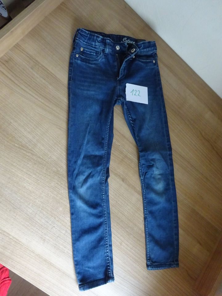 Jeans Größe 122 = 4,00€ in Visbek