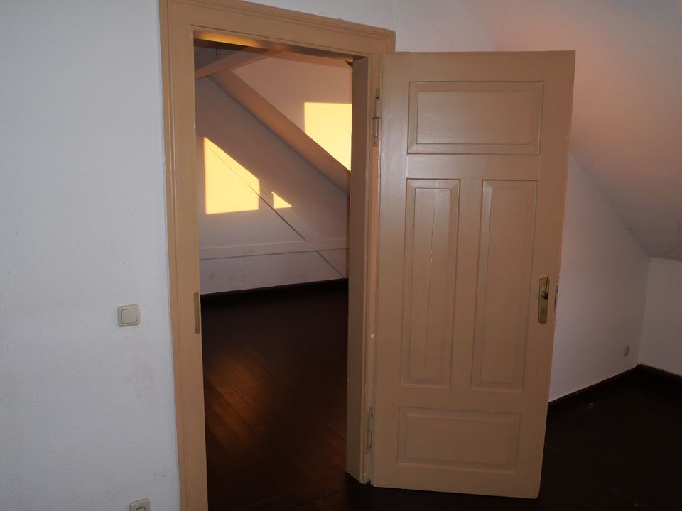 Helle 2-Zimmer-Dachgeschosswohnung im Herzen von Altenburg! in Altenburg