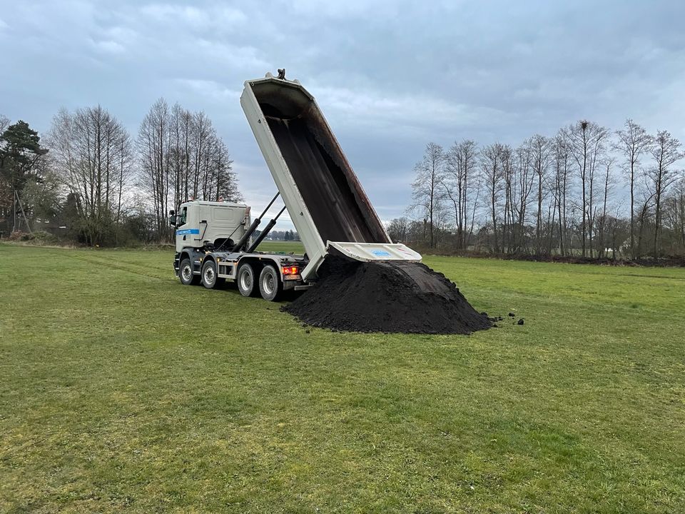 Gesiebter sandiger Mutterboden Muttererde Oberboden Rasenerde in Schloß Holte-Stukenbrock