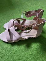 Neue Designer Sandalen Gr.38 von Belinda Gold (HSE) Thüringen - Neuhaus Vorschau