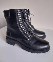 Schwarze Leder Boots Stiefeletten von SPM gr 37 NEU Schleswig-Holstein - Kaltenkirchen Vorschau