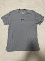 Nike Pro T-Shirt Shirt Oberteil Sport Gr. L grau Sachsen - Coswig Vorschau