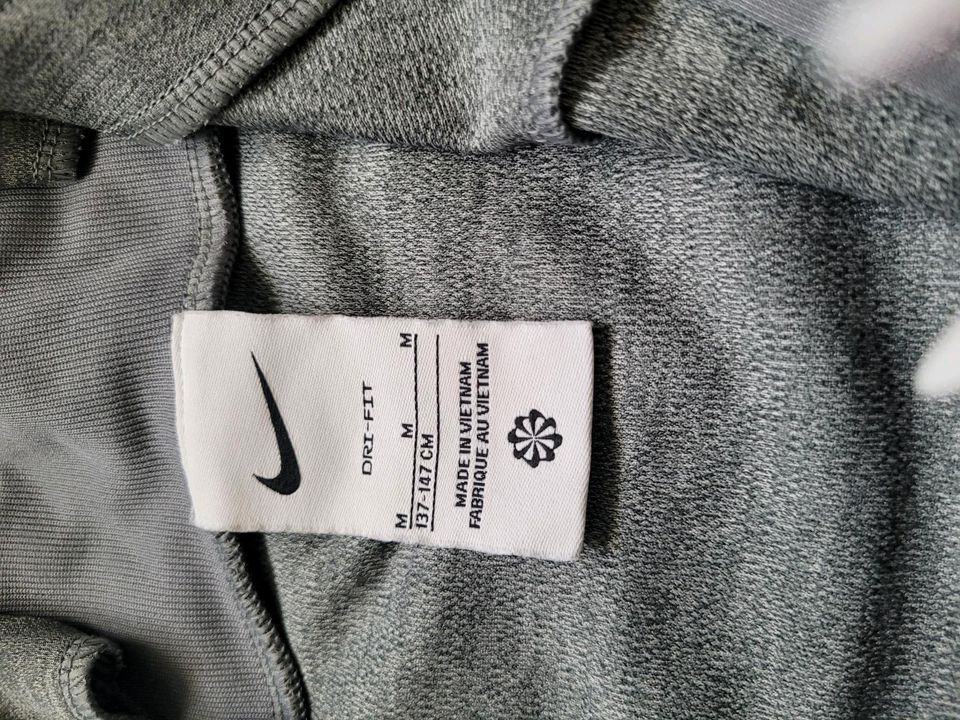 Nike Sport Jacke kinder in Schwentinental