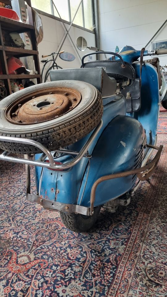 Vespa 150  als Restaurationsobjekt in Bergneustadt