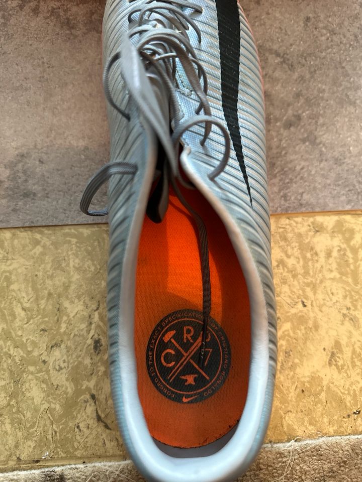 CR7 Nike Fußball Schuhe in Ratingen