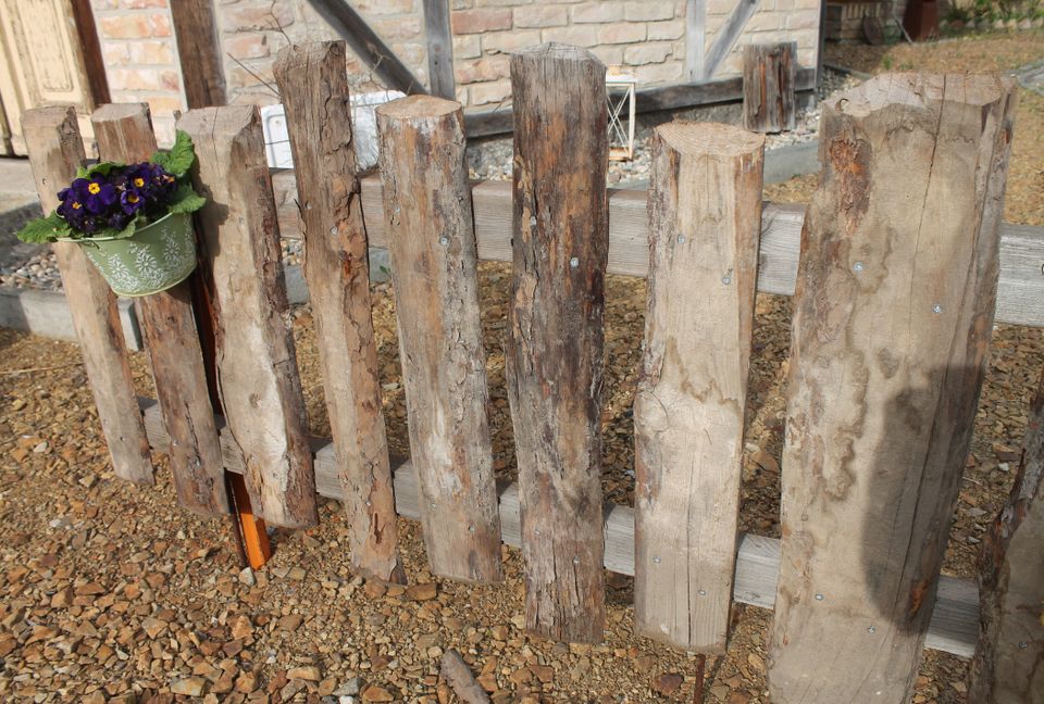 Gartenzaun alte Deckenstaken Holz Bretter Zaunlatten in Luckenwalde