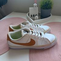 Nike Sneaker Turnschuh weiß braun cognac low Frankfurt am Main - Bockenheim Vorschau