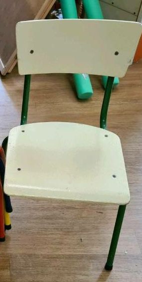 Kinderstühle alt DDR aus Holz mit Stahlrohr in Zwickau