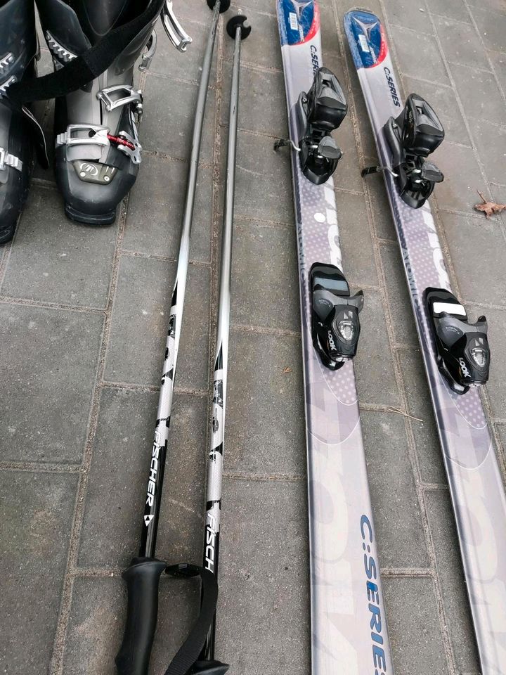 Atomic C:series Ski Fischer Stöcke Boots Tecnica in Moorrege