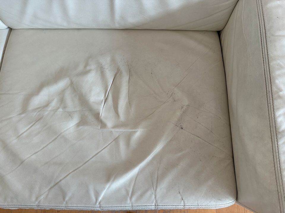 Weißes Leder Sofa (ausziehbar) zu verschenken in Wuppertal