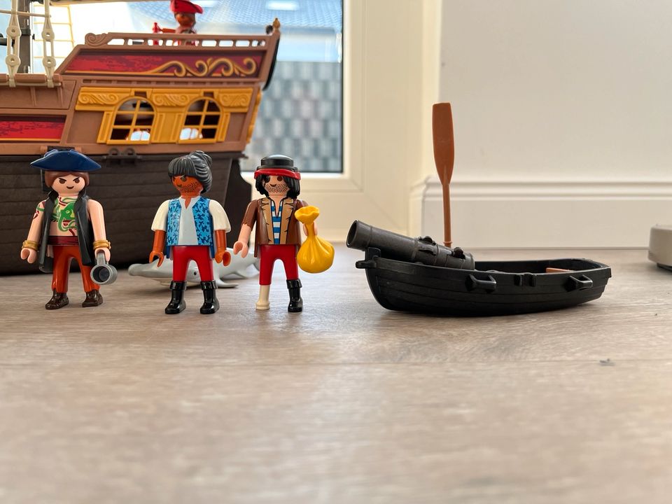 Playmobil Piratenschiff Drachenturm Kerkerinsel Figuren Spielzeug in Paderborn