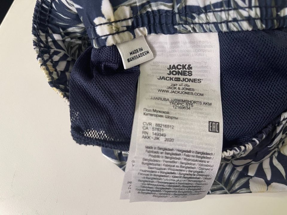 Jack&Jones Badeshorts bunt Größe S in Burgdorf